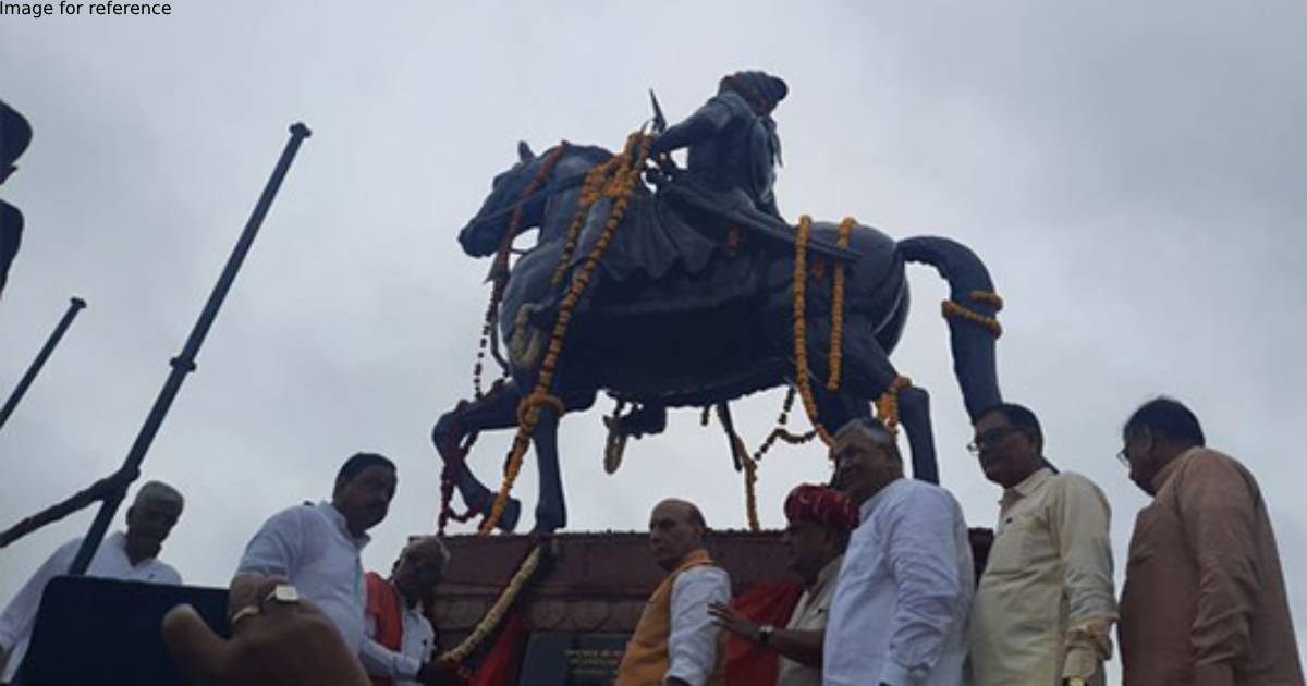 Defence Minister unveils Veer Durgadas Rathore's statue on his birth anniversary